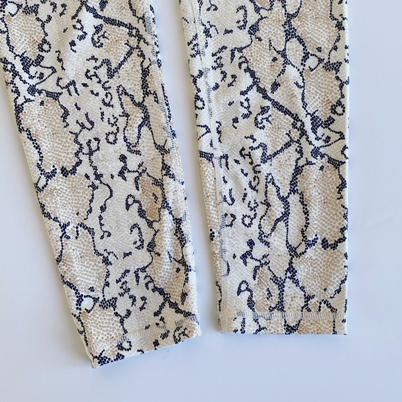 All Fenix White Python 7/8 Leggings Size Large - Picture 6 of 11